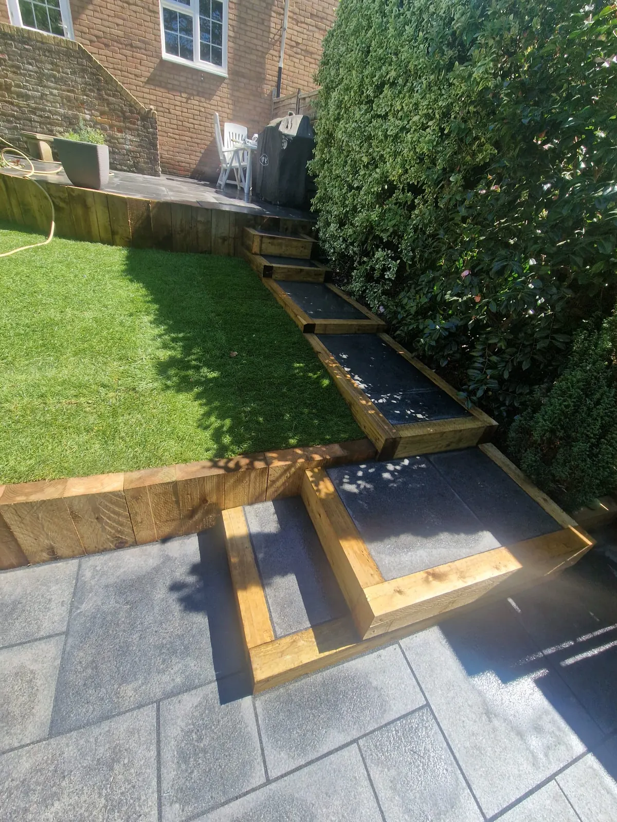 Garden landscaping with mature hedging - Green Team Reading