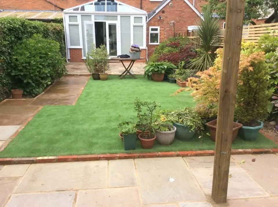 Landscaping in Reading - finished garden with lawn and patio